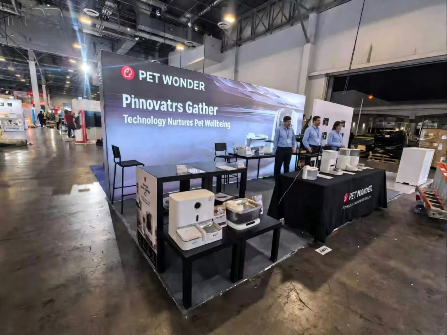 pop up lightbox trade show booth with portable product display tables