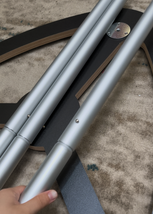 Letter-marked aluminum tubes for a tool-free folding display counter