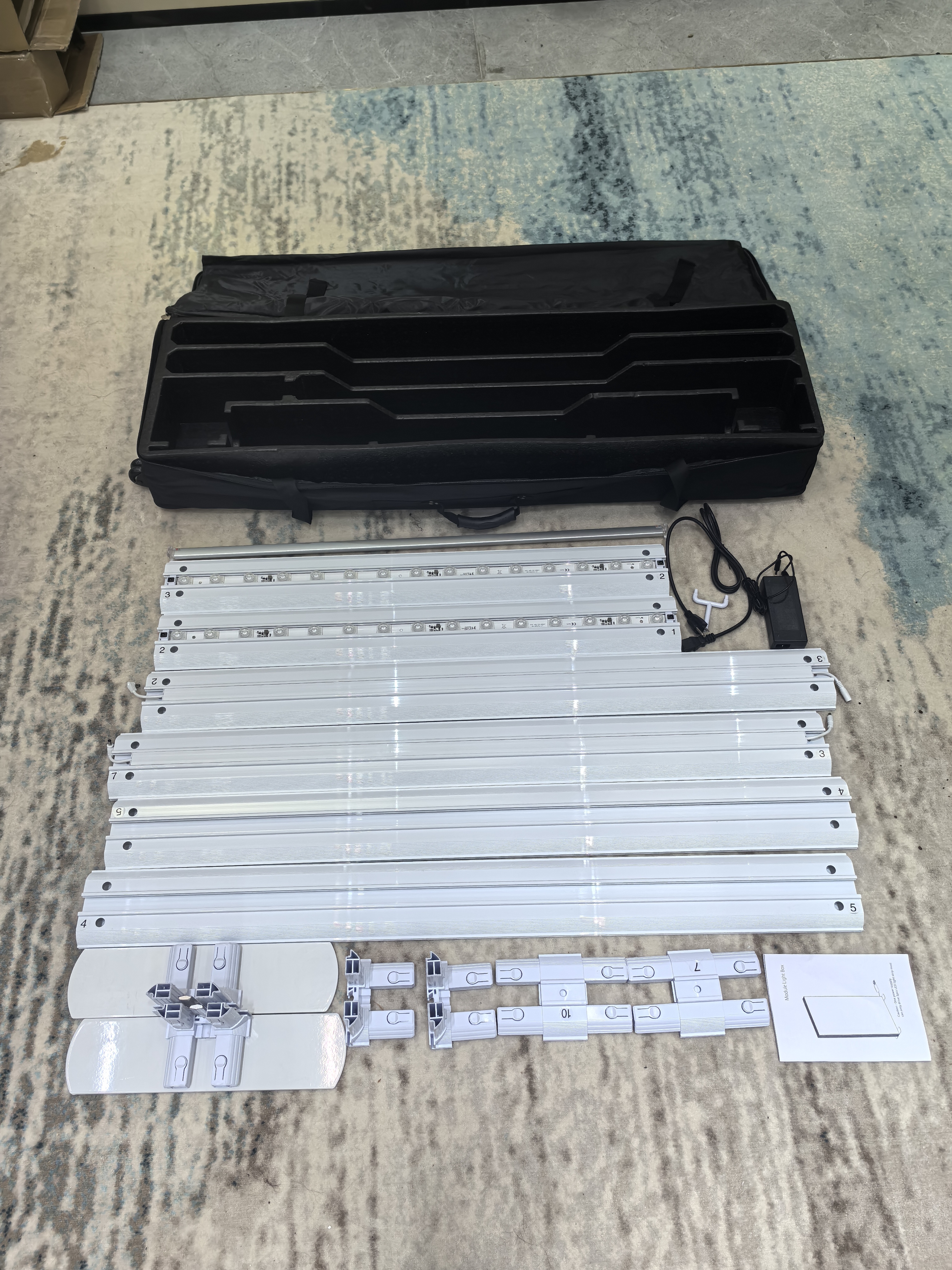 Numbered aluminum profiles and complete portable lightbox inventory