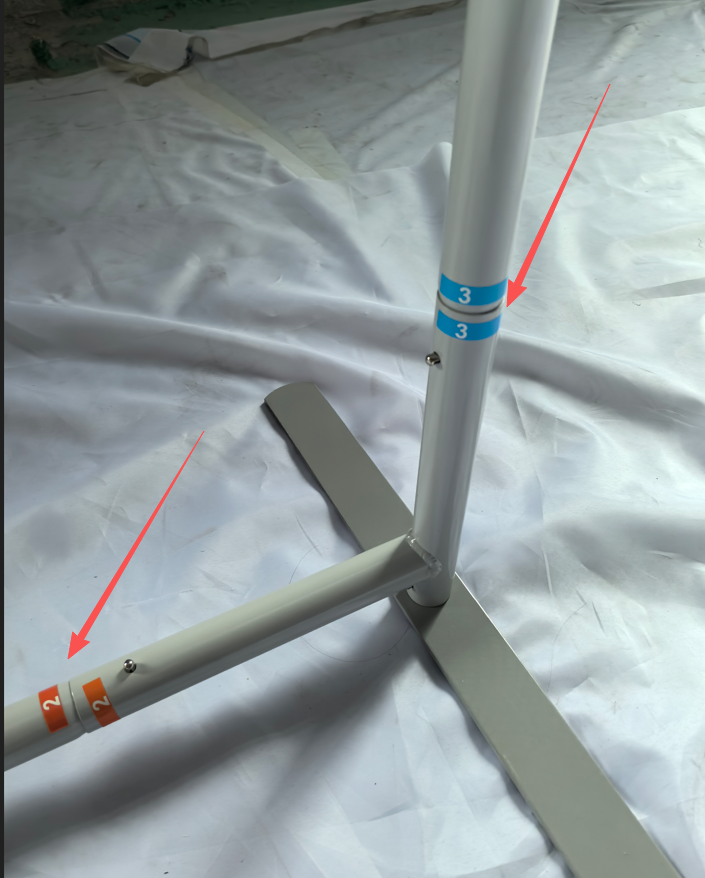 Matching number labels on upright and lower tube joints beside a display support foot.